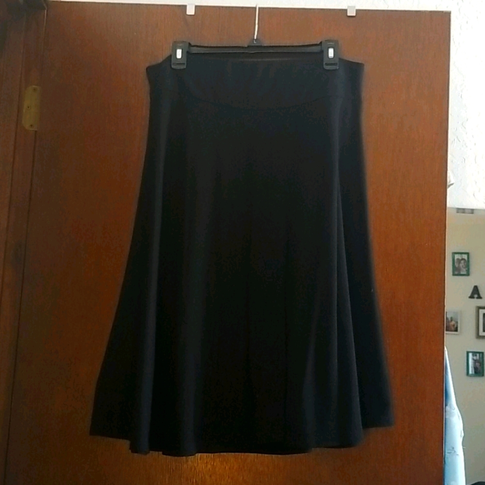 Simple a line black skirt